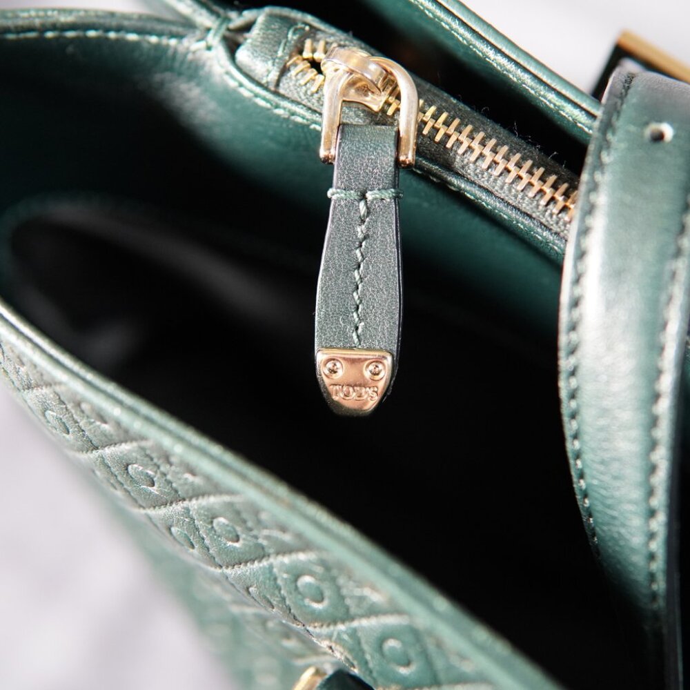 Tod’s Green Soft Leather 2-Way Shoulder Bag Handbag with Strap - Picture 6 of 15